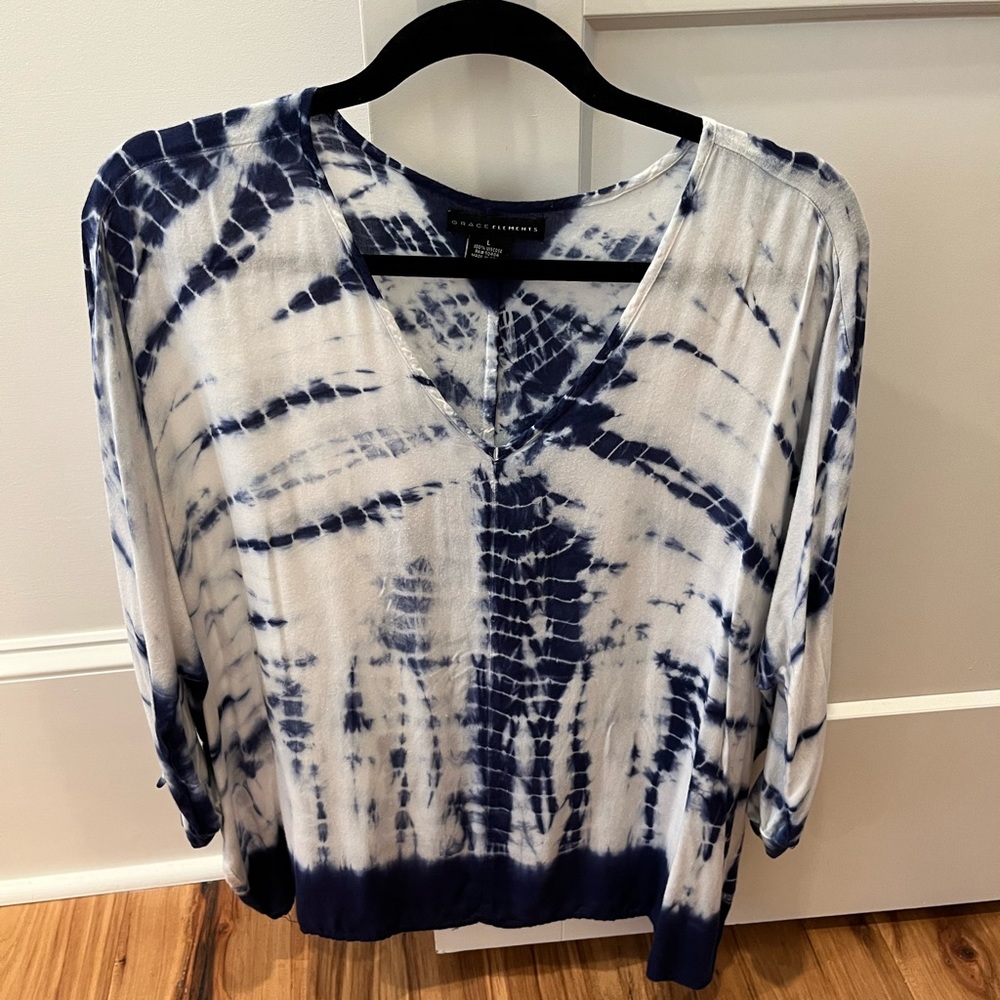 V neck tie dye top